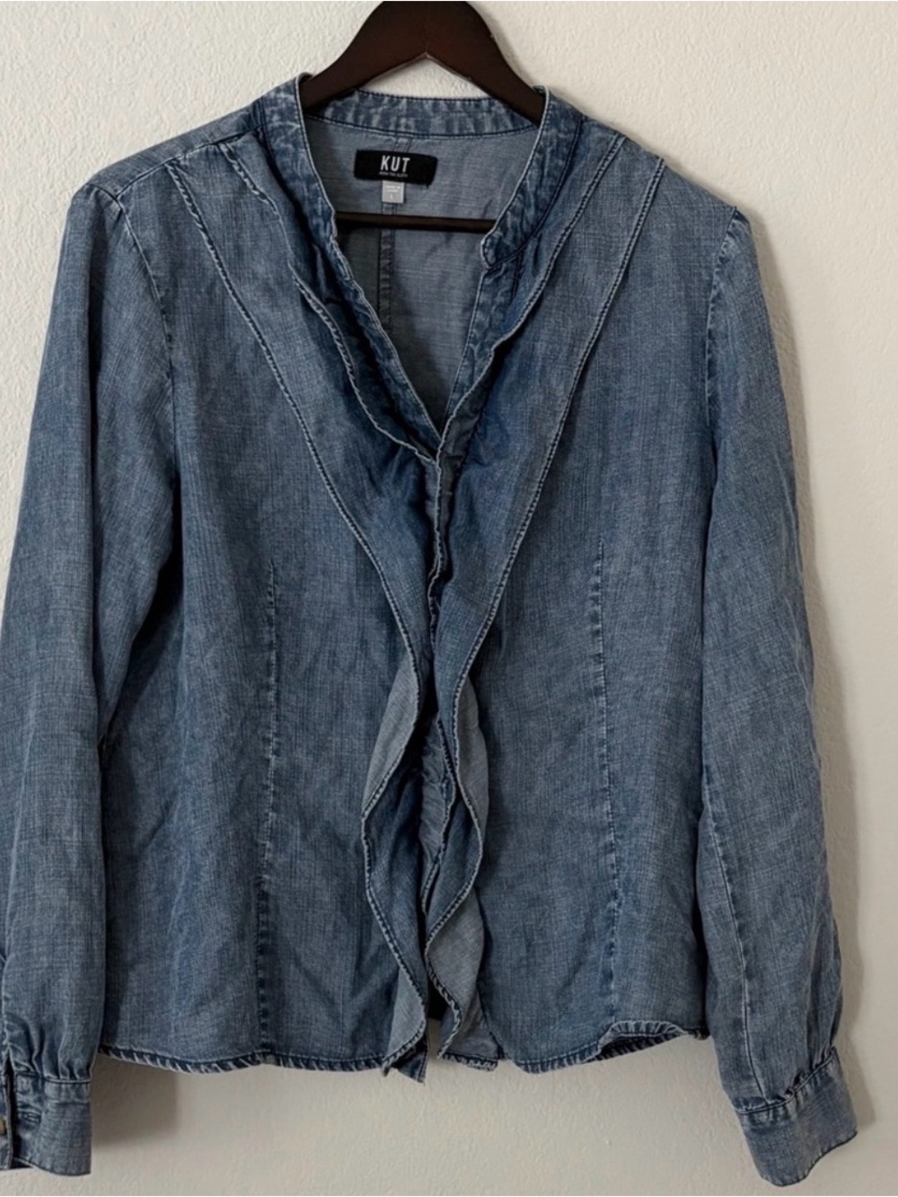 KUT From The Kloth Chambray Ruffle Button Down Blouse L - Picture 2 of 6